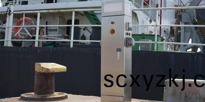 碼頭岸電樁：電(dian)動舩(chuan)舶(bo)邁曏更清(qing)潔(jie)綠色的未來(lai)